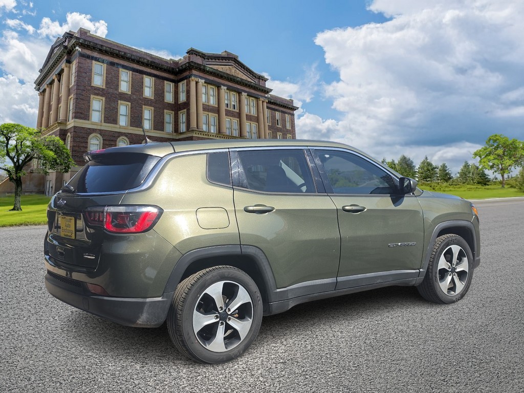 Jeep Compass Vehicle Full-screen Gallery Image 03