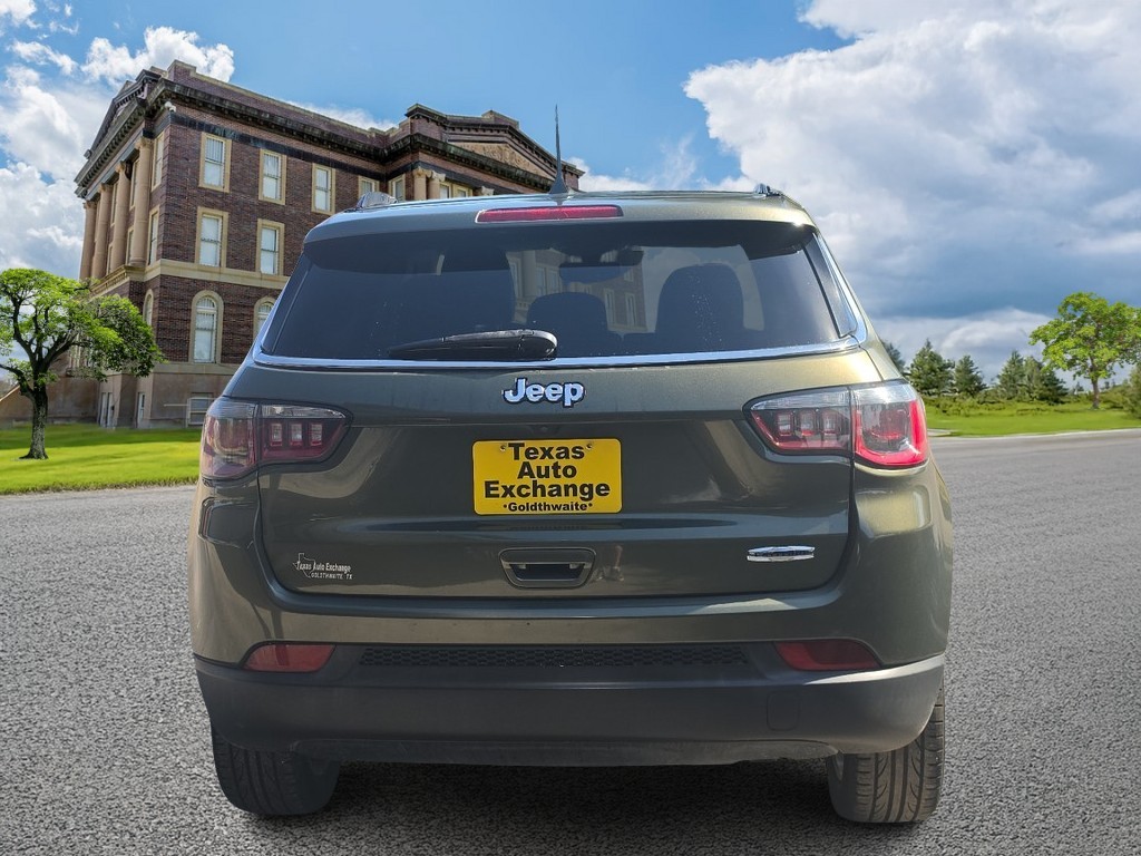Jeep Compass Vehicle Full-screen Gallery Image 05