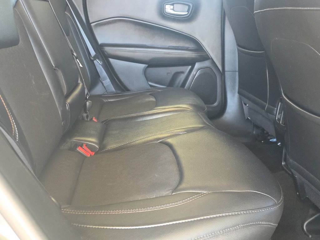 Jeep Compass Vehicle Full-screen Gallery Image 10