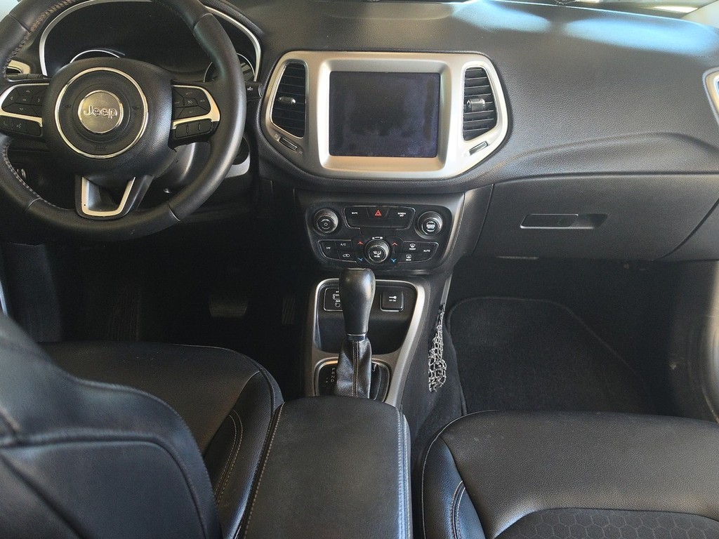 Jeep Compass Vehicle Full-screen Gallery Image 14
