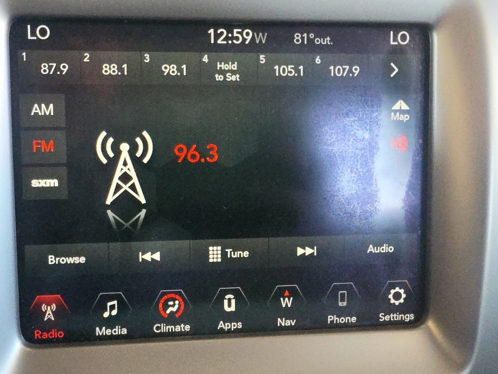 Jeep Compass Vehicle Full-screen Gallery Image 16