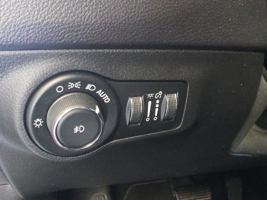 Jeep Compass Vehicle Full-screen Gallery Image 21
