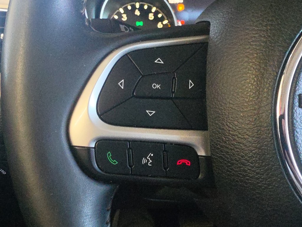 Jeep Compass Vehicle Full-screen Gallery Image 28