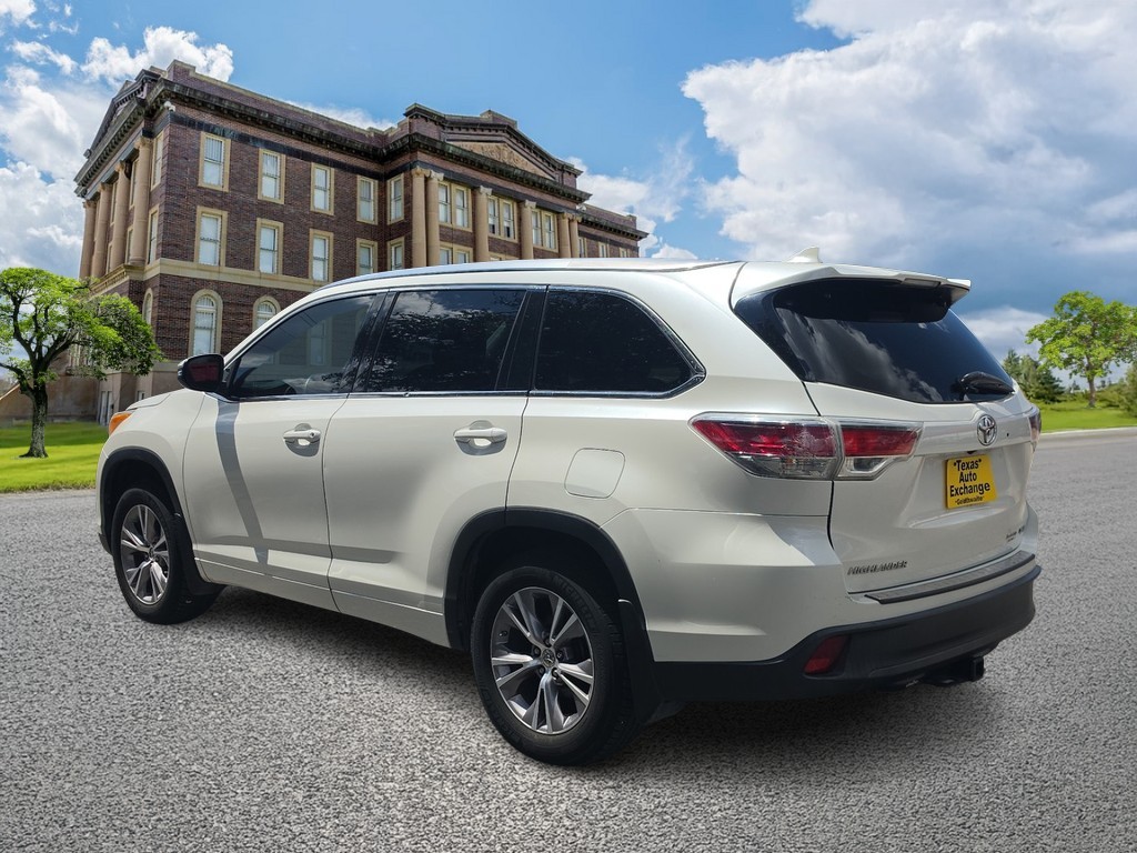 Toyota Highlander Vehicle Full-screen Gallery Image 6