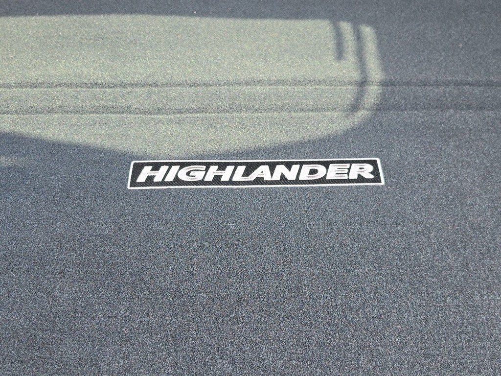 Toyota Highlander Vehicle Full-screen Gallery Image 13