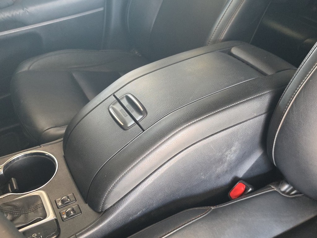Toyota Highlander Vehicle Full-screen Gallery Image 18