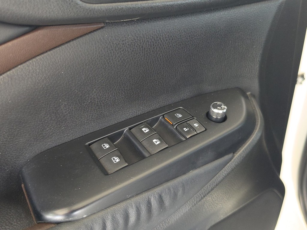 Toyota Highlander Vehicle Full-screen Gallery Image 25