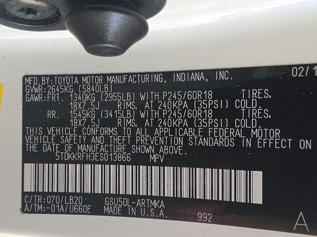 Toyota Highlander Vehicle Full-screen Gallery Image 27