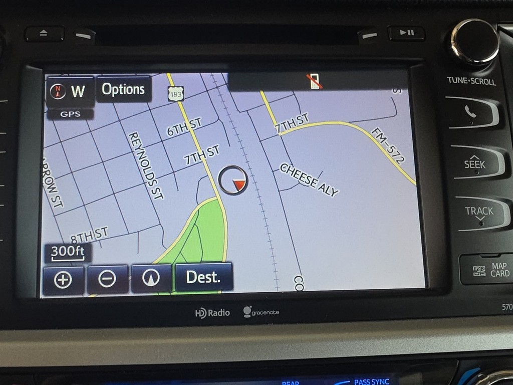 Toyota Highlander Vehicle Full-screen Gallery Image 32