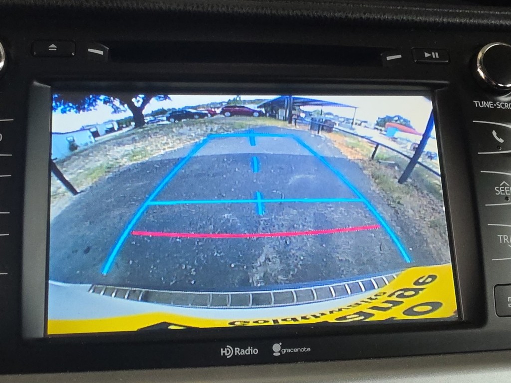 Toyota Highlander Vehicle Full-screen Gallery Image 33
