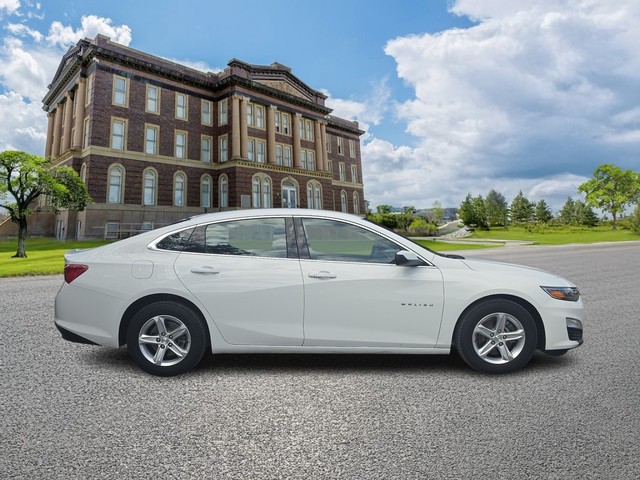 Chevrolet Malibu Vehicle Full-screen Gallery Image 02