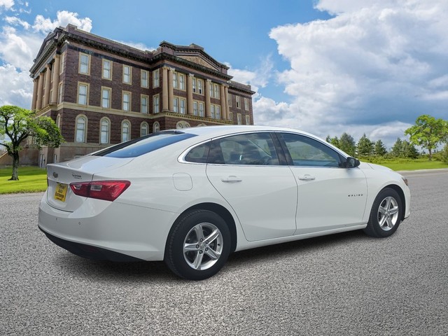 Chevrolet Malibu Vehicle Full-screen Gallery Image 03