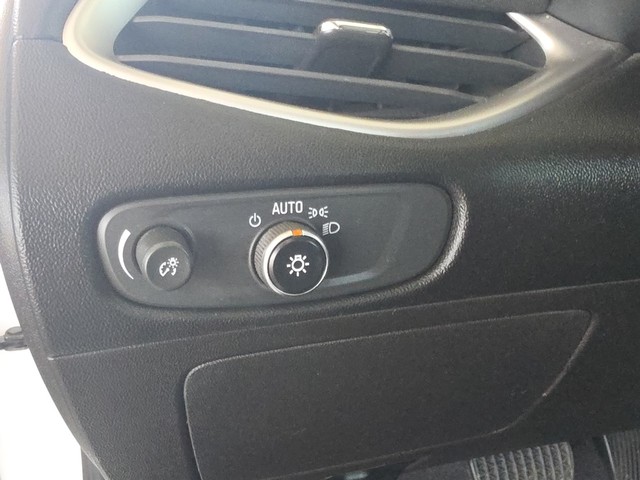 Chevrolet Malibu Vehicle Full-screen Gallery Image 21