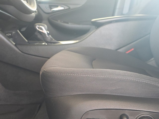Chevrolet Malibu Vehicle Full-screen Gallery Image 23