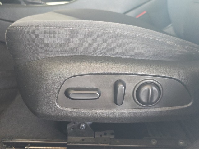 Chevrolet Malibu Vehicle Full-screen Gallery Image 24