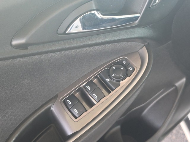Chevrolet Malibu Vehicle Full-screen Gallery Image 25