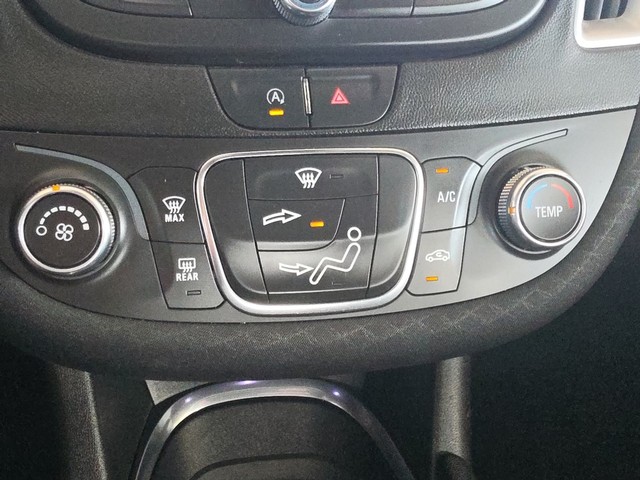 Chevrolet Malibu Vehicle Full-screen Gallery Image 31