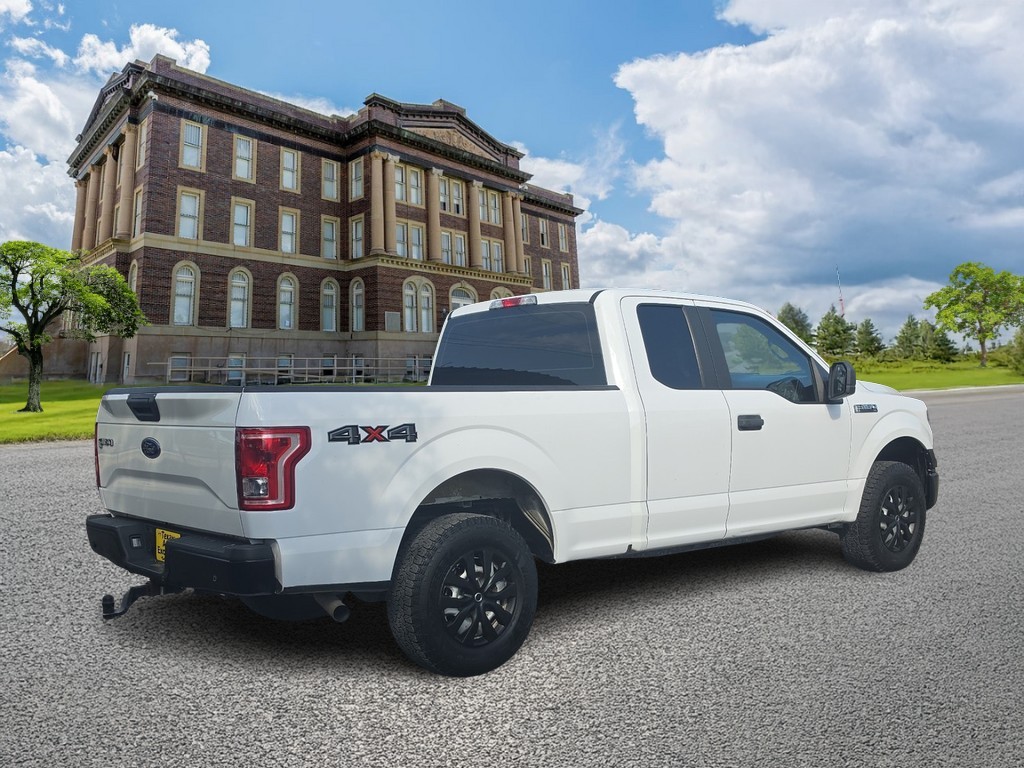Ford F-150 Vehicle Full-screen Gallery Image 3
