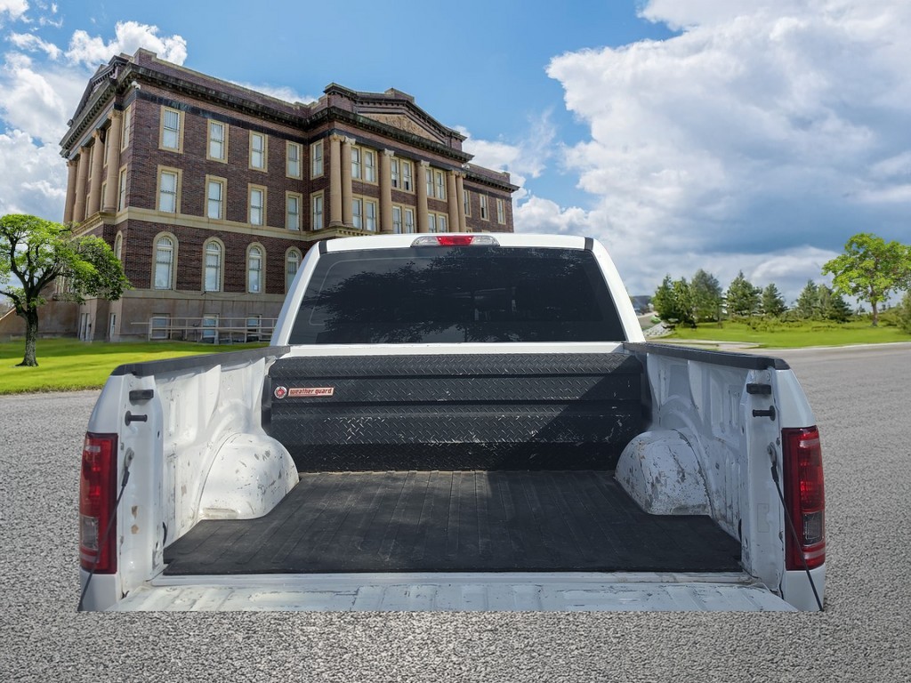Ford F-150 Vehicle Full-screen Gallery Image 5