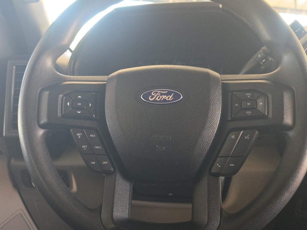 Ford F-150 Vehicle Full-screen Gallery Image 15