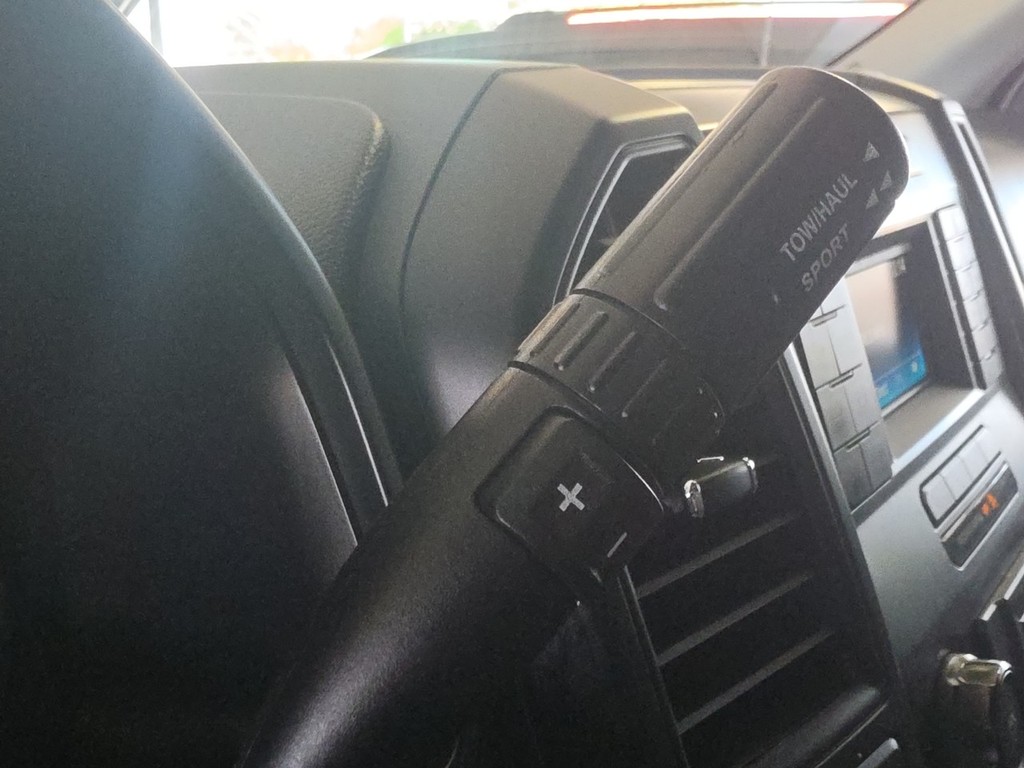 Ford F-150 Vehicle Full-screen Gallery Image 17