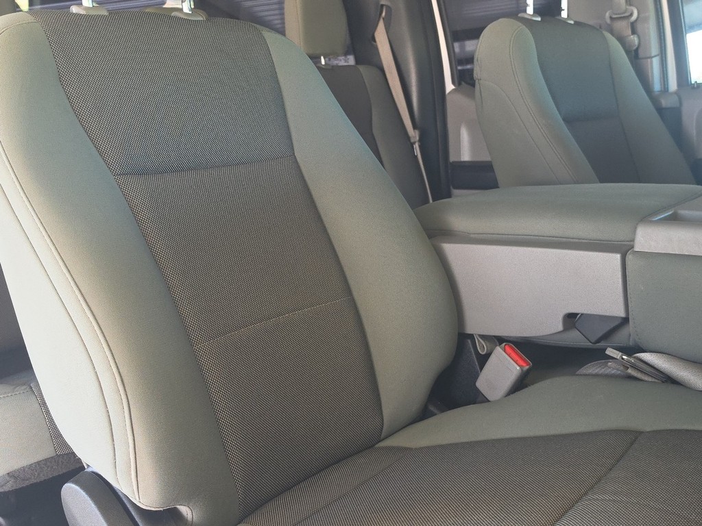 Ford F-150 Vehicle Full-screen Gallery Image 19