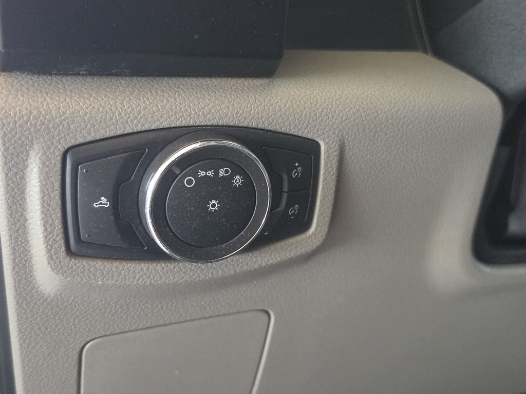 Ford F-150 Vehicle Full-screen Gallery Image 21