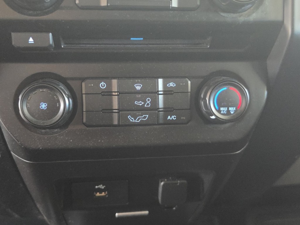 Ford F-150 Vehicle Full-screen Gallery Image 31