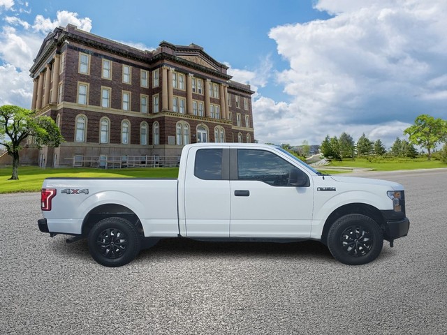 Ford F-150 Vehicle Full-screen Gallery Image 02