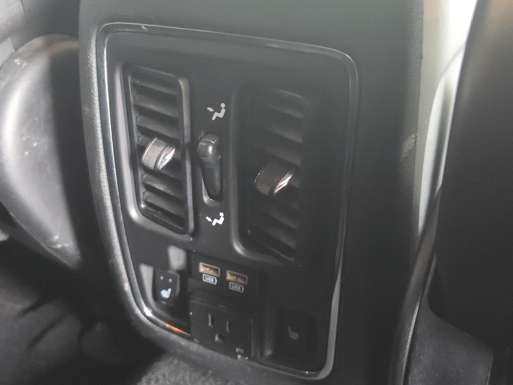 Jeep Grand Cherokee Vehicle Full-screen Gallery Image 23