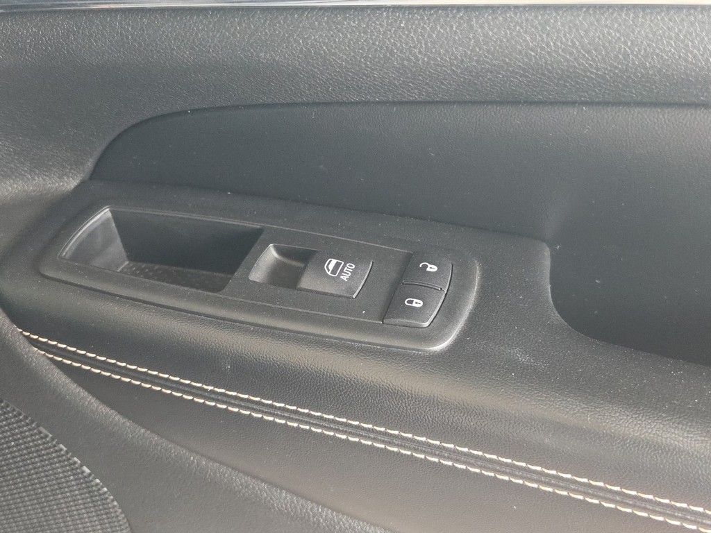 Jeep Grand Cherokee Vehicle Full-screen Gallery Image 26