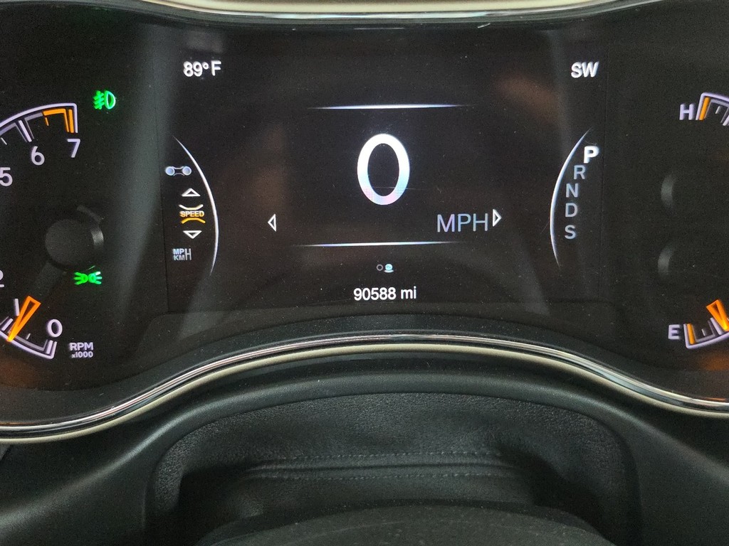 Jeep Grand Cherokee Vehicle Full-screen Gallery Image 30