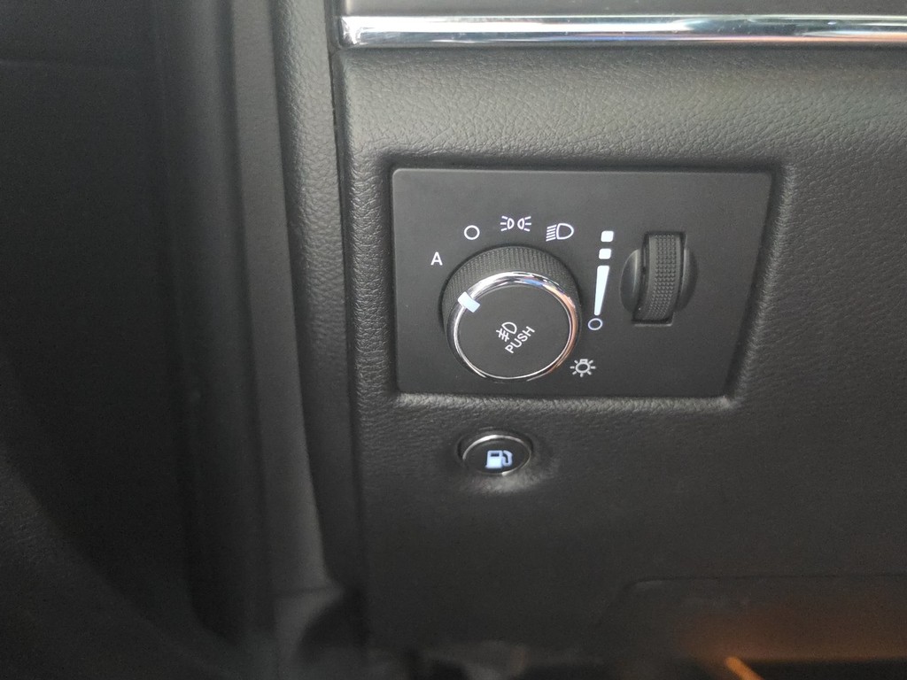 Jeep Grand Cherokee Vehicle Full-screen Gallery Image 31