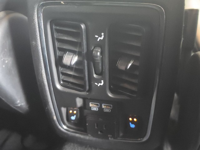 Jeep Grand Cherokee Vehicle Full-screen Gallery Image 12