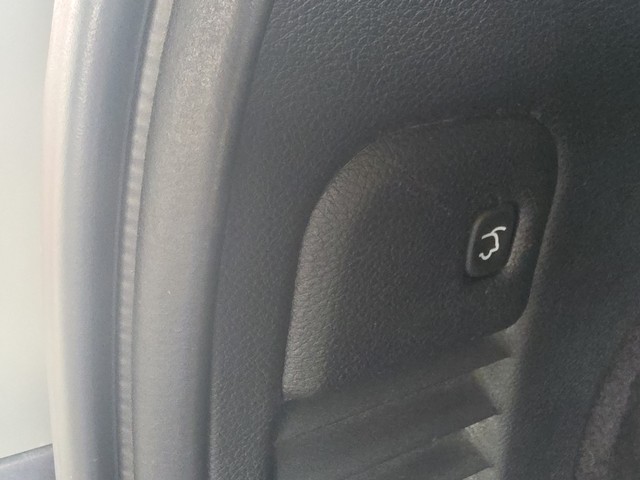Jeep Grand Cherokee Vehicle Full-screen Gallery Image 21