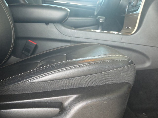 Jeep Grand Cherokee Vehicle Full-screen Gallery Image 22