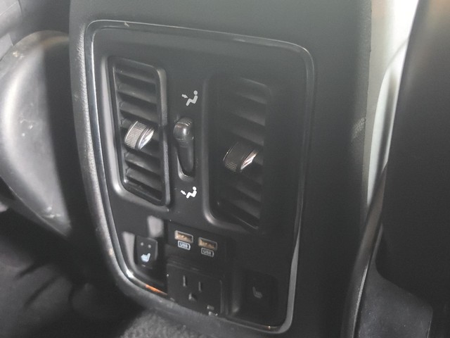 Jeep Grand Cherokee Vehicle Full-screen Gallery Image 23