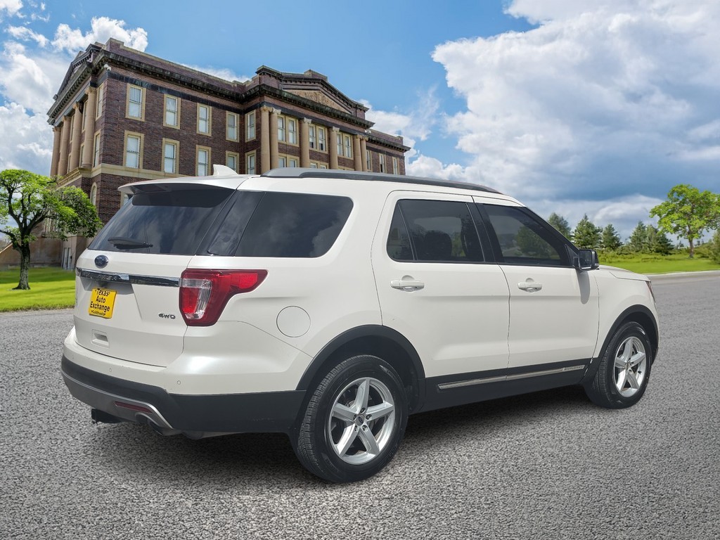 2017 Ford Explorer XLT - Photo 3
