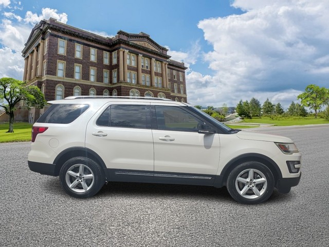 Ford Explorer Vehicle Full-screen Gallery Image 02