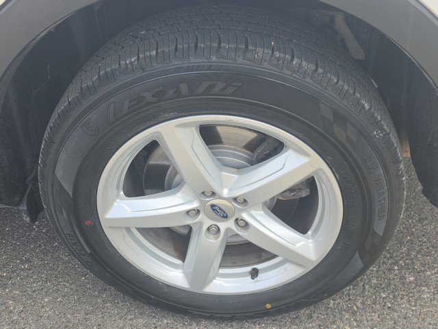 Ford Explorer Vehicle Full-screen Gallery Image 10