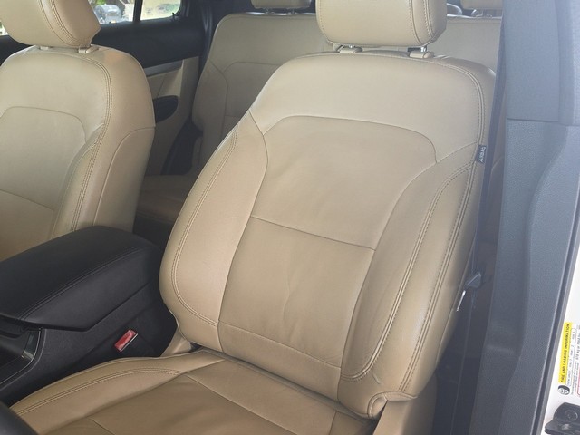 Ford Explorer Vehicle Full-screen Gallery Image 20