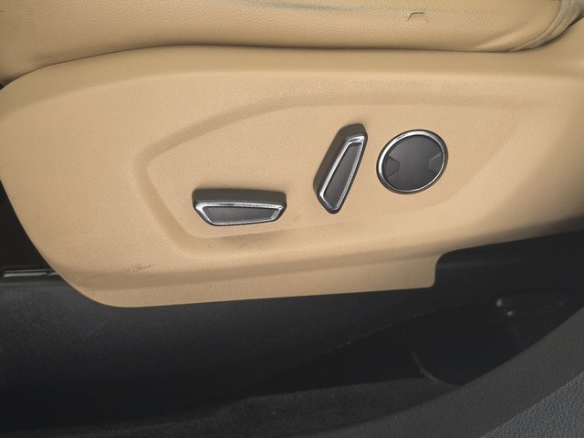 Ford Explorer Vehicle Full-screen Gallery Image 24
