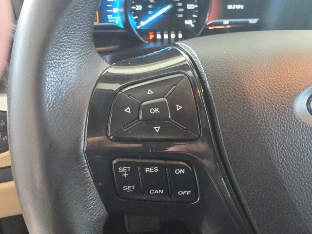 Ford Explorer Vehicle Full-screen Gallery Image 28