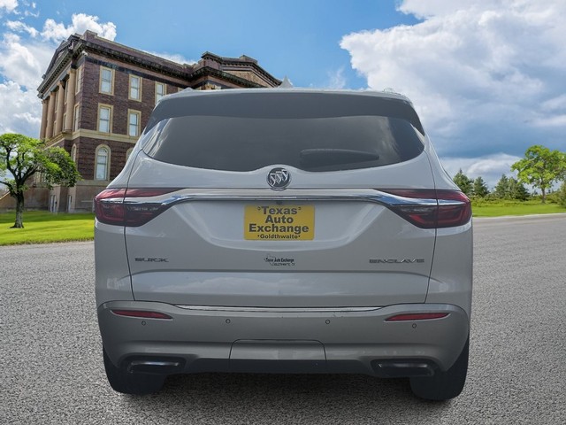Buick Enclave Vehicle Full-screen Gallery Image 04