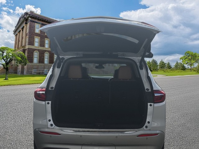 Buick Enclave Vehicle Full-screen Gallery Image 05