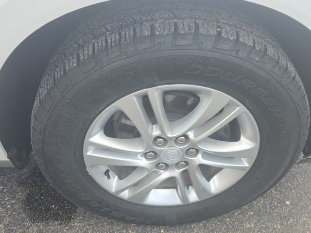 Buick Enclave Vehicle Full-screen Gallery Image 10