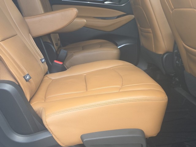 Buick Enclave Vehicle Full-screen Gallery Image 11