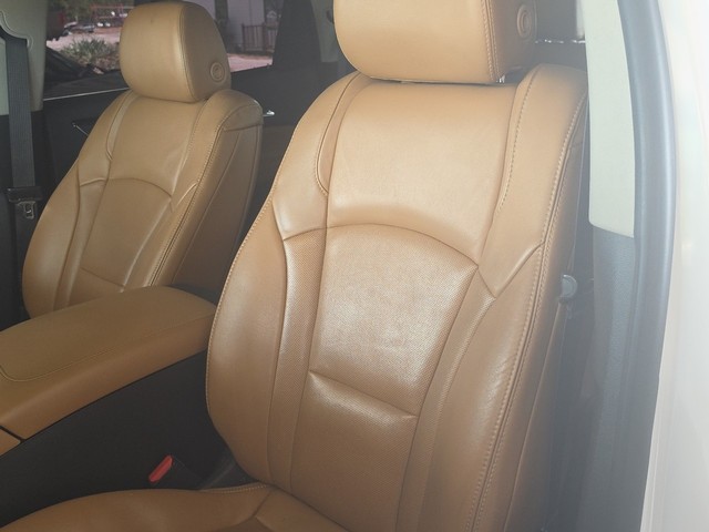Buick Enclave Vehicle Full-screen Gallery Image 20