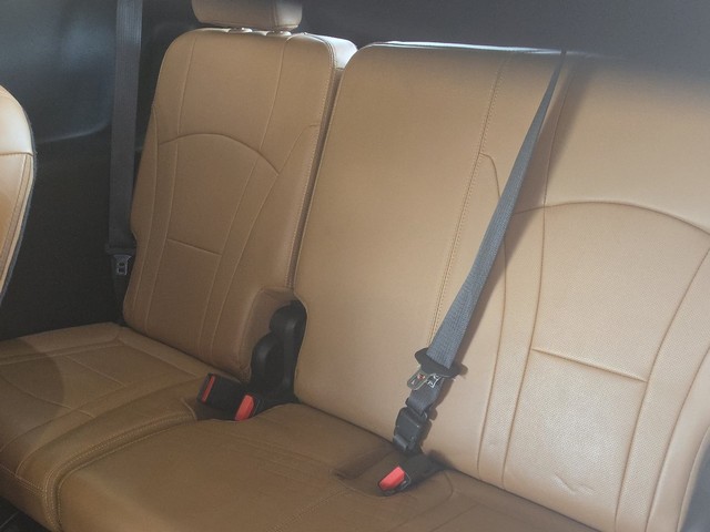 Buick Enclave Vehicle Full-screen Gallery Image 21