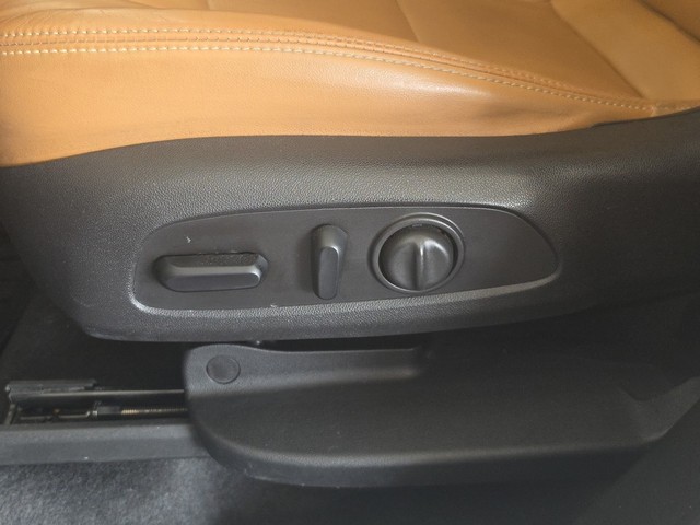 Buick Enclave Vehicle Full-screen Gallery Image 24